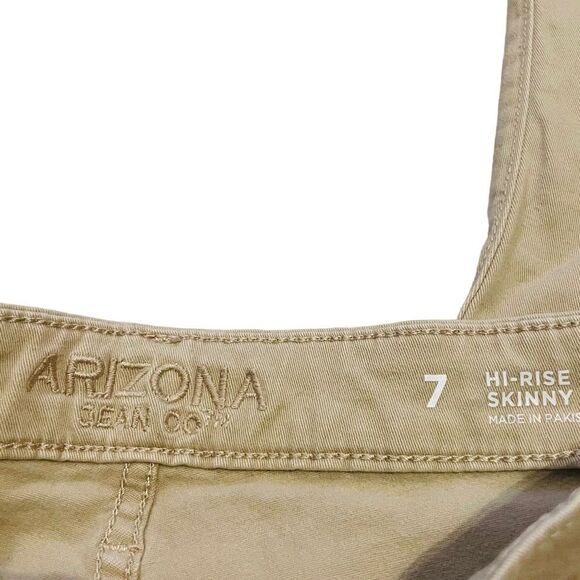 10/$25🦋 Arizona Khaki High Rise Skinny Pants - Size 7 - Picture 6 of 12